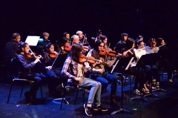 kids playing in orchestra